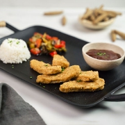 Crispy tenders con verduras y salsa agridulce de pimiento