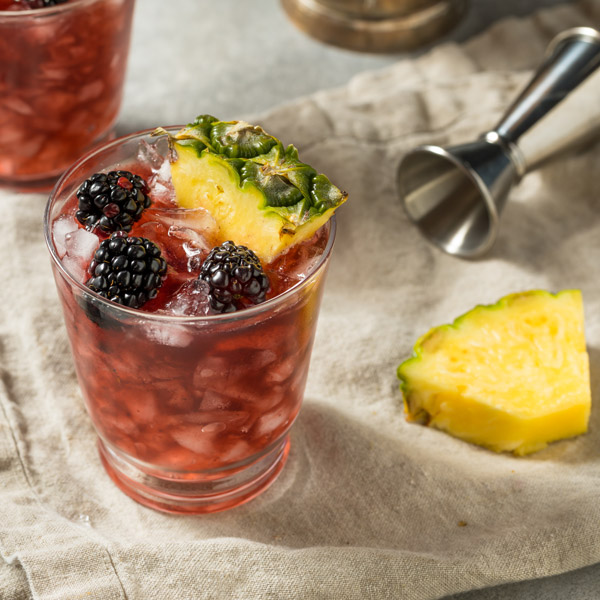 cold-refreshing-madiera-sherry-cobbler-cocktail-2025-01-16-16-23-54-utc_destacado